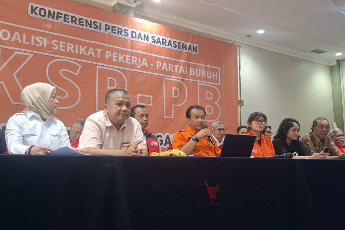 Konferensi pers KSP-PB tentang RUU Ketenagakerjaan baru di Jakarta